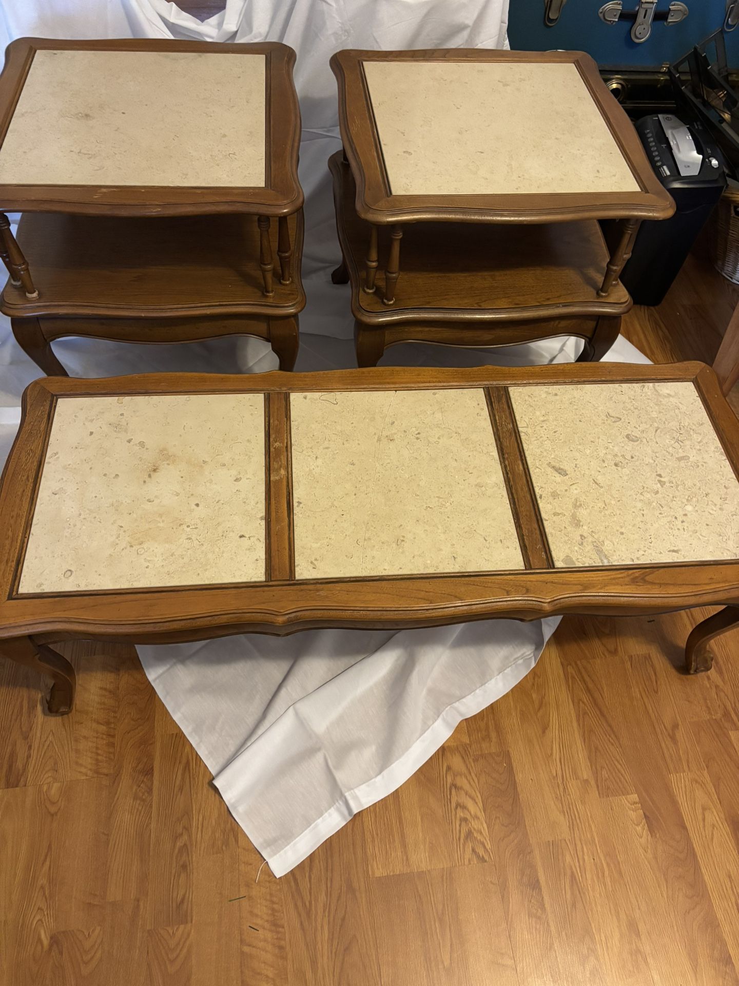 $25 - End Table & Coffee Table Set (3 pc)