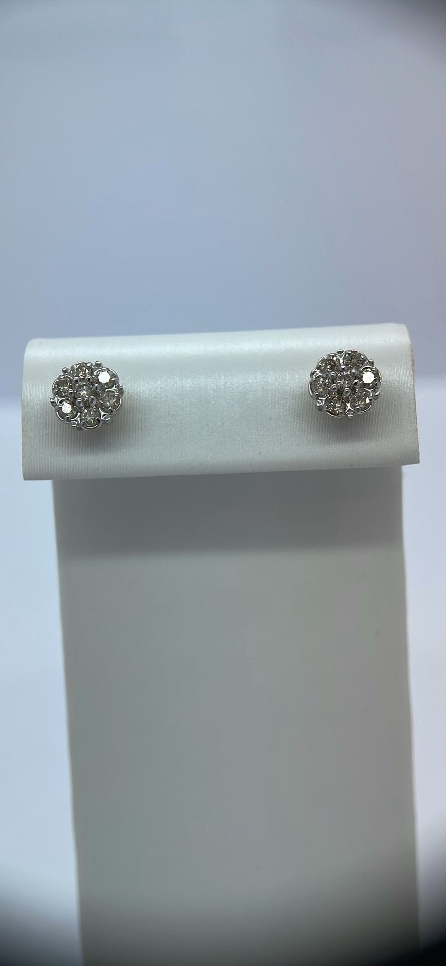 10k gold diamond earrings. New.