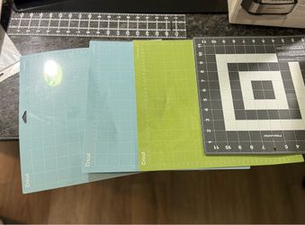 Cricut explorer 2 plus carrying case and accessories