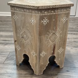 Beautiful Light Wood Inlay Accent End Table