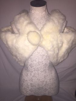 Rabbit fur over shoulder Shaw very nice size s-m