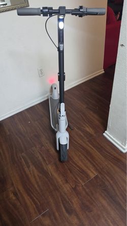 Segway Ninebot ES2 Electric Scooter – Excellent Condition