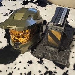 HALO 3 Legendary Edition - Master Chief Helmet w/ Stand 