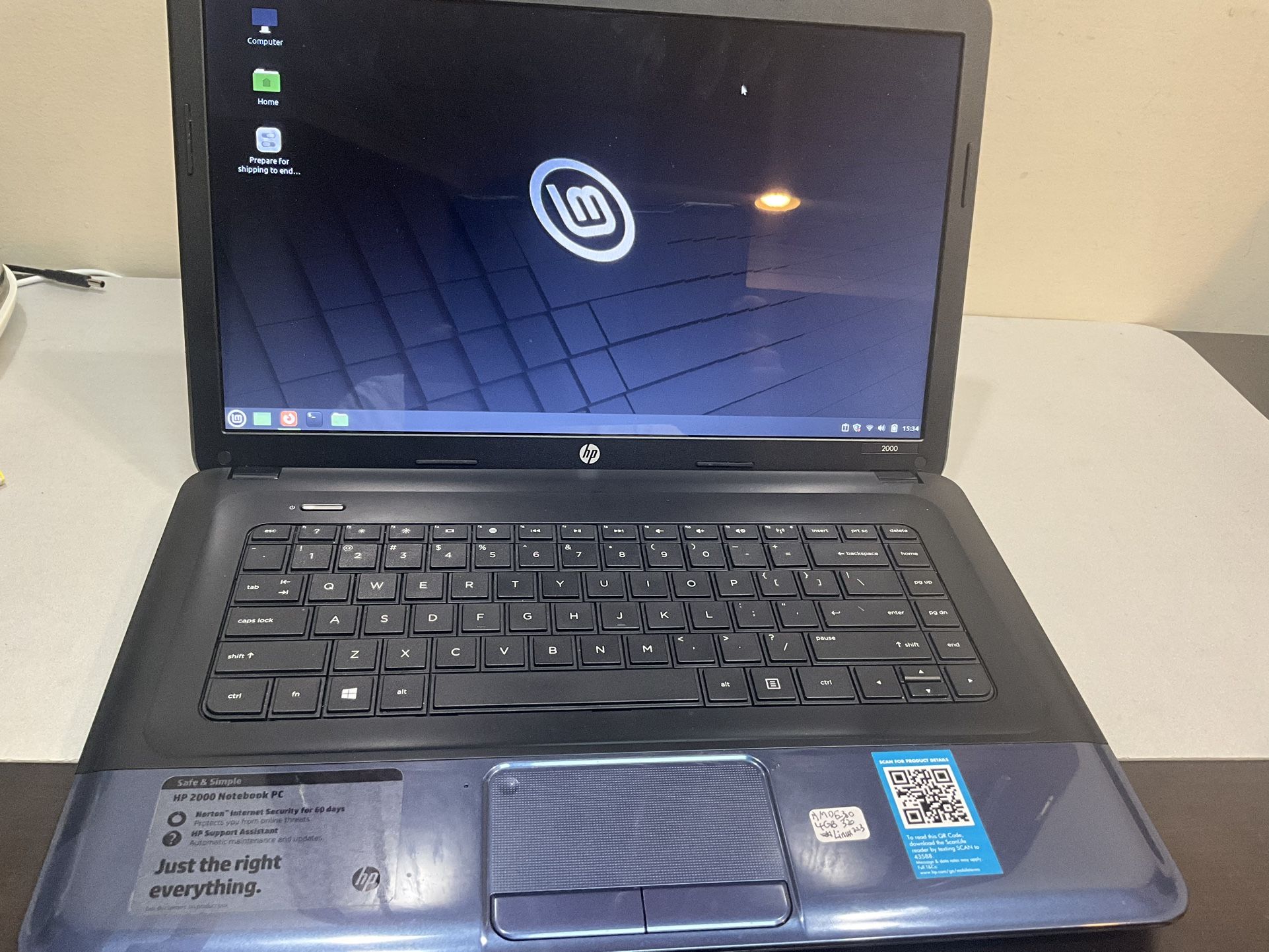 hp 2000 notebook pc AMDE-300 4gb ram 320gb hdd OS linux mint20.3 cinnamon power adapter included