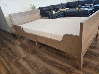 KidsTwin Extendable Wooden Bed Frame with Guard Rail
