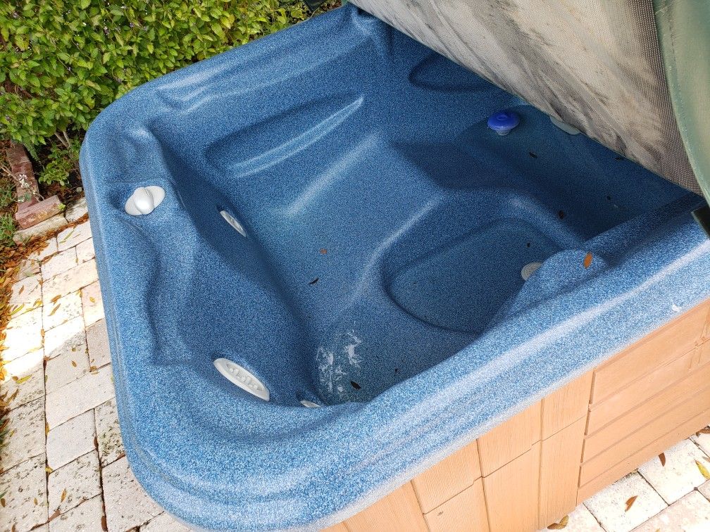 Hot tub for sale