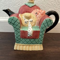 Vintage Vandor 1995 Love Tea Pot‎ Chair and Hat Home Decoration Collectible