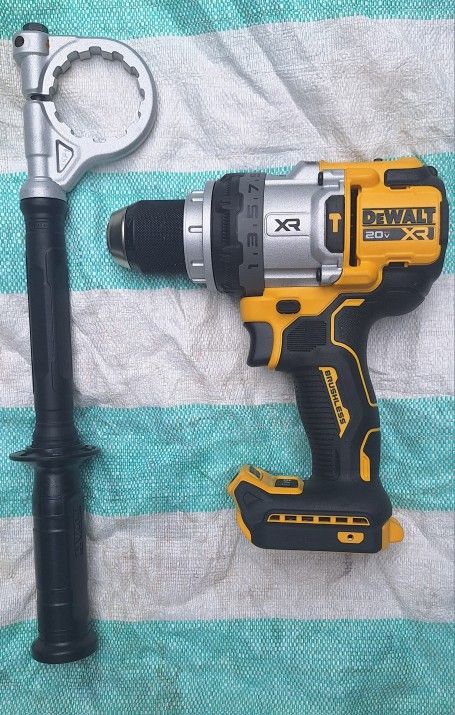 Dewalt 20V MAX XR, 1/2 " Drive Hammer Drill. "NEW"