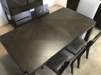Haverty’s Solid Wood Dining Room Table with 6 Chairs