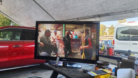 Tv Samsung  52"  Con Control. 