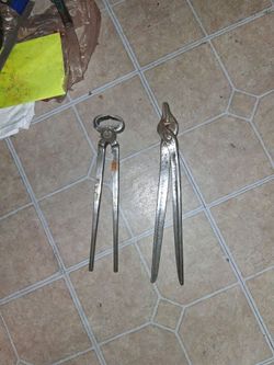 Horse shoe tool