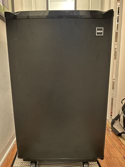 RCA Mini Fridge $80