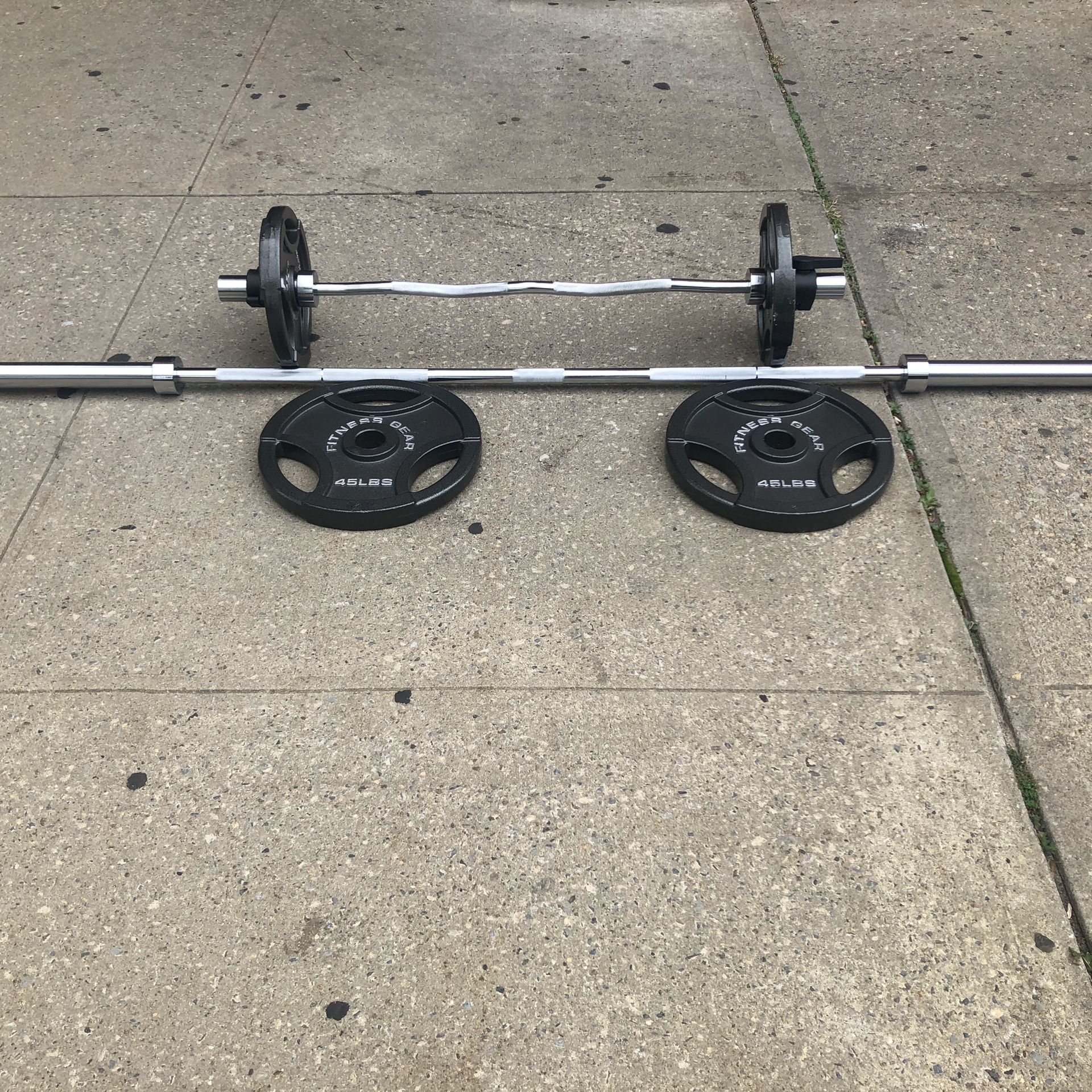 7 foot Olympic bar : Curl bar / 2:45 Olympic plates /2:25 Olympic plates on the curl bar
