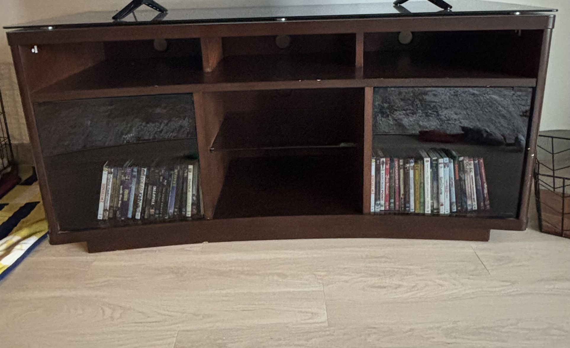 NEED GONE ASAP! Entertainment Desk