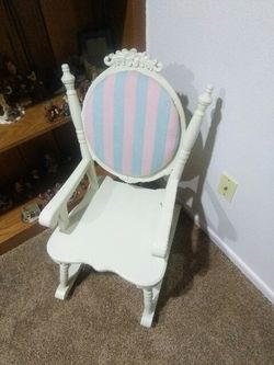 Beautiful Madame Alexander little girl's/toddler/doll rocking chair