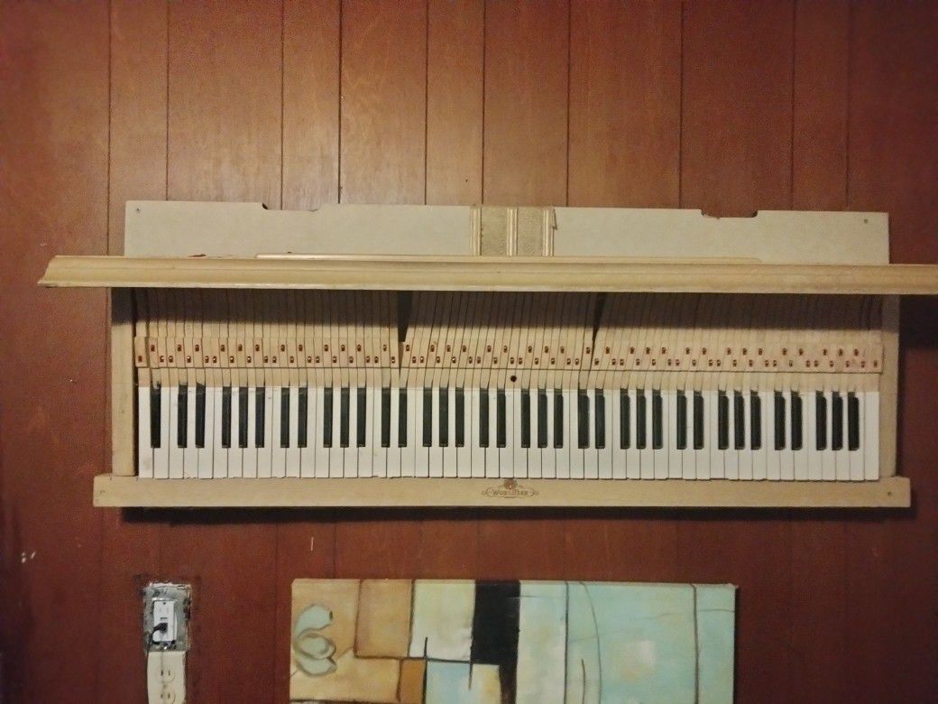 piano mantle 