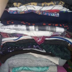 Women's S Sweatshirt  Pants  Skirt  T-Shirt Dress Lot 33 pc Bargain Box Bundle

