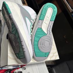 Jordan 2 Lucky Green Size 9 Men 