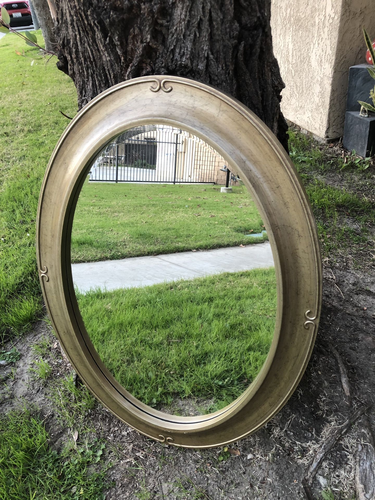 Decorative wall mirror