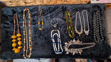 Vintage jewelry lot