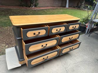 DRESSER