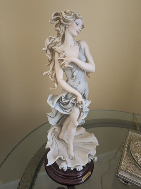 G Armani Statue Venus