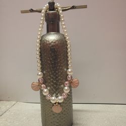 Pearl Stretch Necklace With Gold Tone Shells