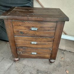 Dresser 3 Drawers $15