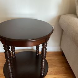 Solid Wood End Table.    Brand New Condition!