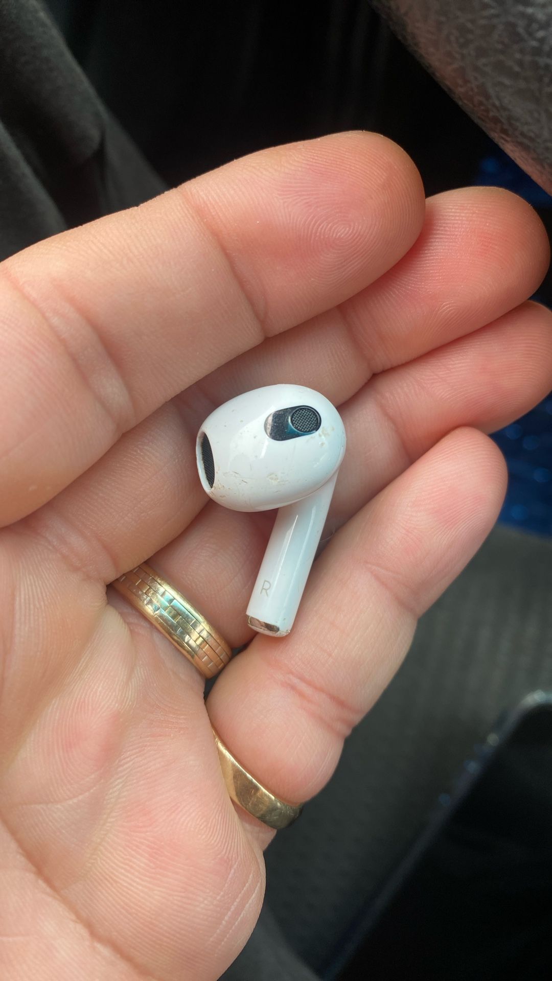 Right Ear Pod 3
