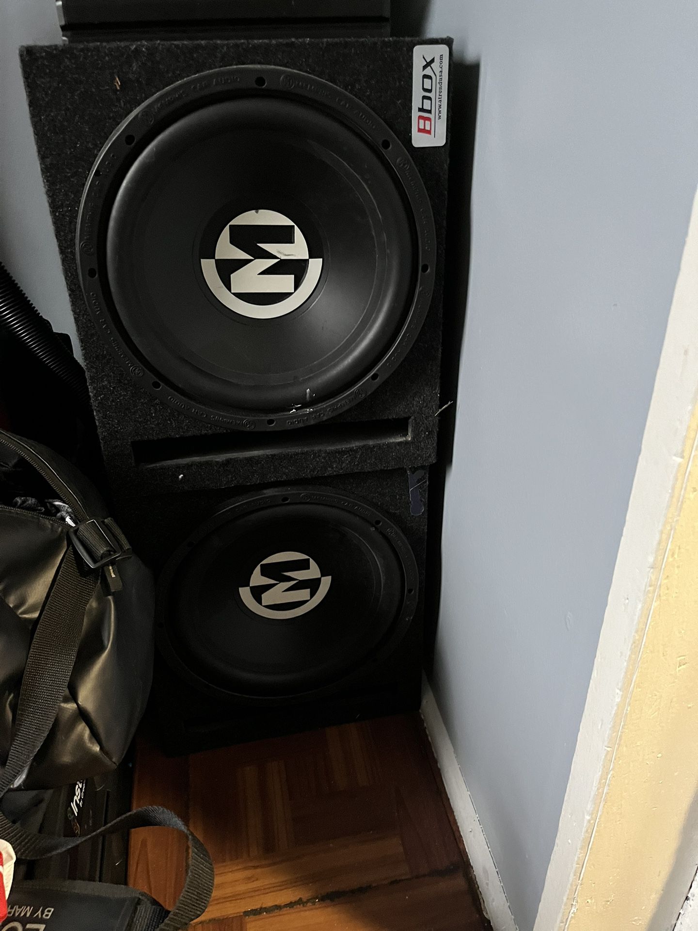 Amplifier With 2 Speakers