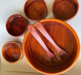 Bowl de ensalada y 4 cups
