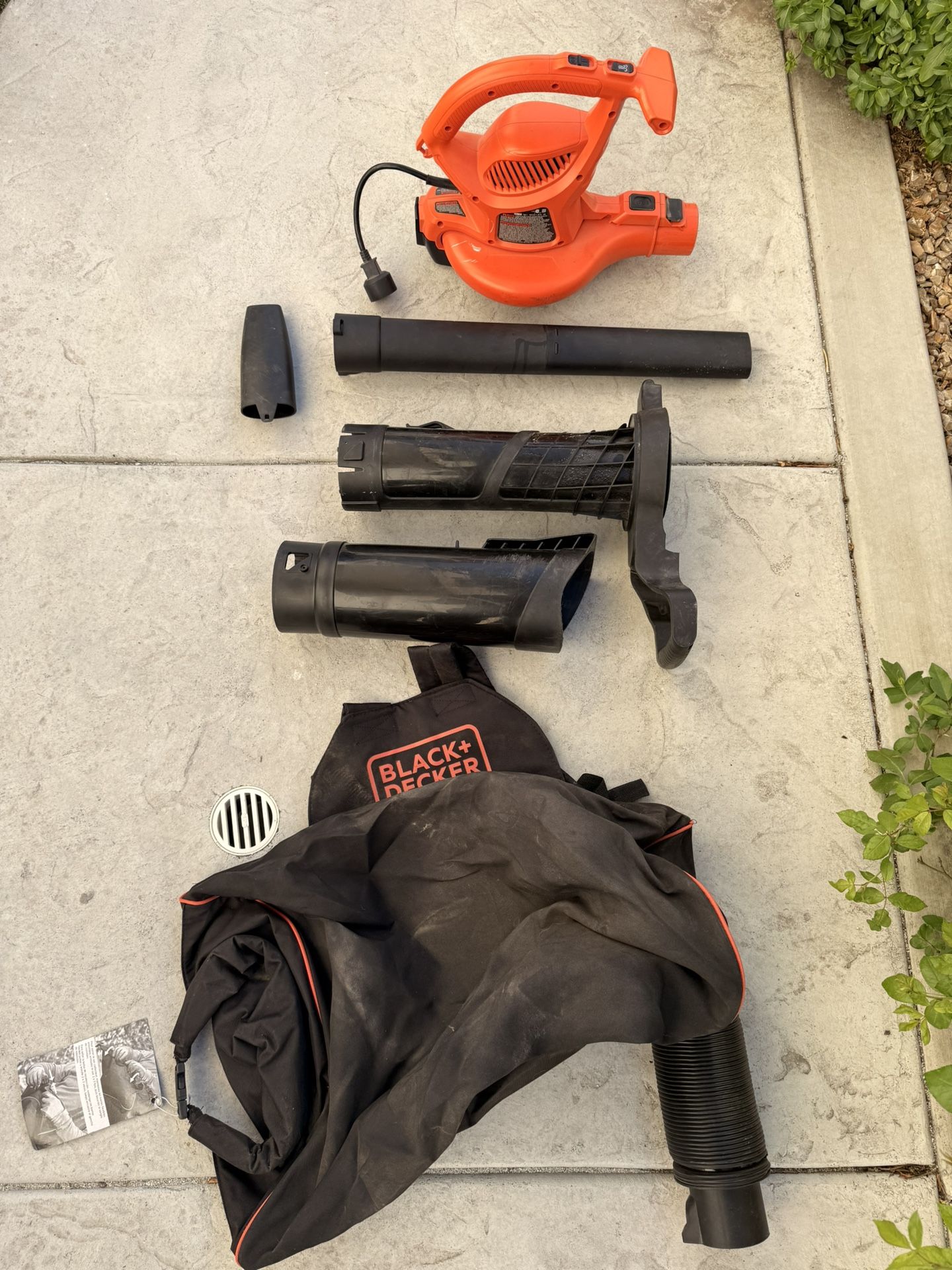 Leaf Blower & Vacuum w/backpack (Black + Decker)