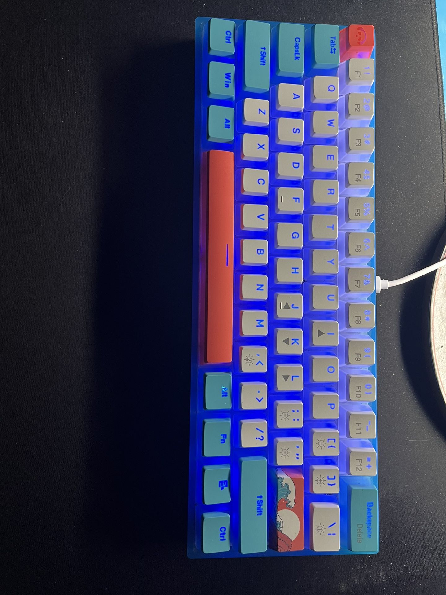 Custom Gaming Keyboard with ktt Kang White V3