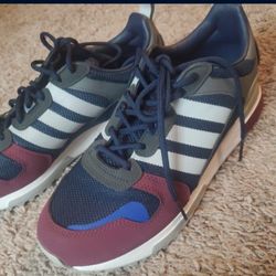 NEW ADIDAS TRICOLOR