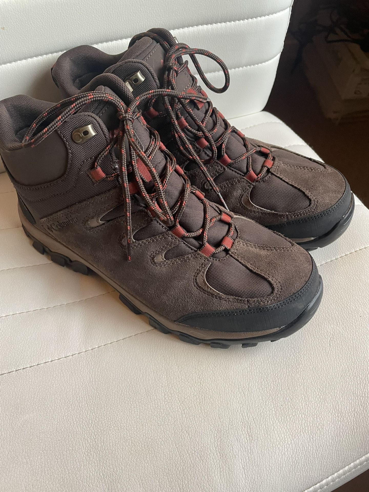 Columbia Outlander Crest Mid boot 10.5 Male Wide for Sale in  display picture 1