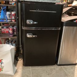 Mini Fridge Magic Chef 