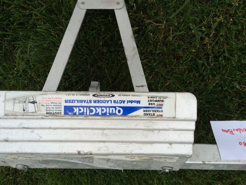 Ladder stabilizer bracket
