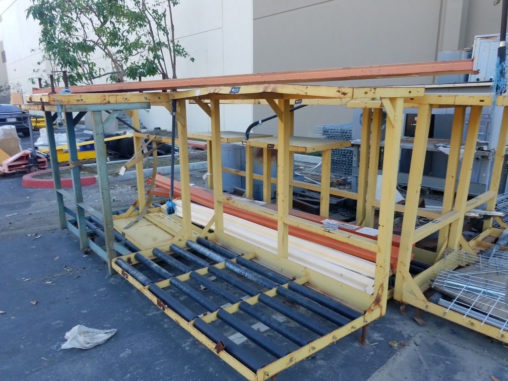 Forklift battery station