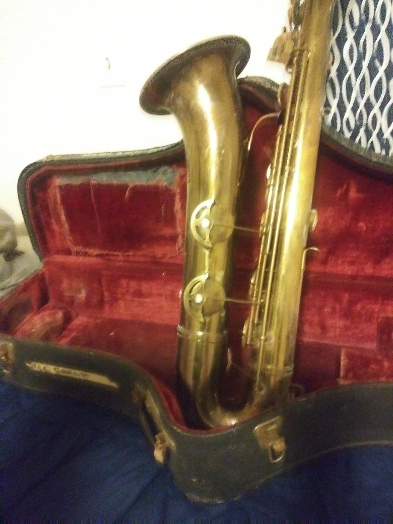 Vintage la monte baritone saxophone