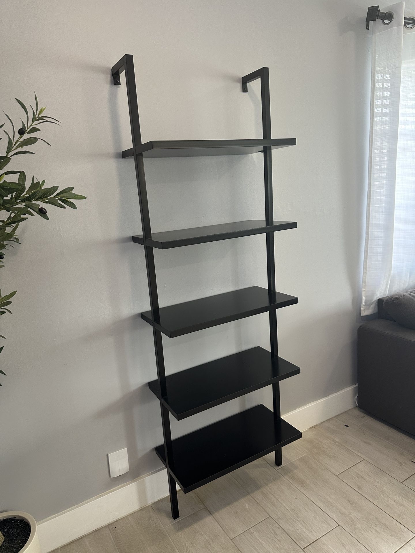 Modern Black 5-Tier Wall-Mounted Ladder Shelf – Minimalist Metal & Wood Bookshelf