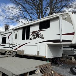 2008 Keystone Everest