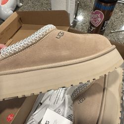 UGG TazzII Platform Slippers Size 8