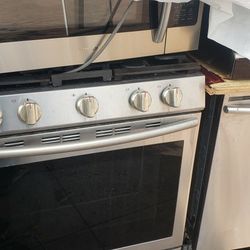 LG Refrigerador, Stufa Samsung And Microwave 