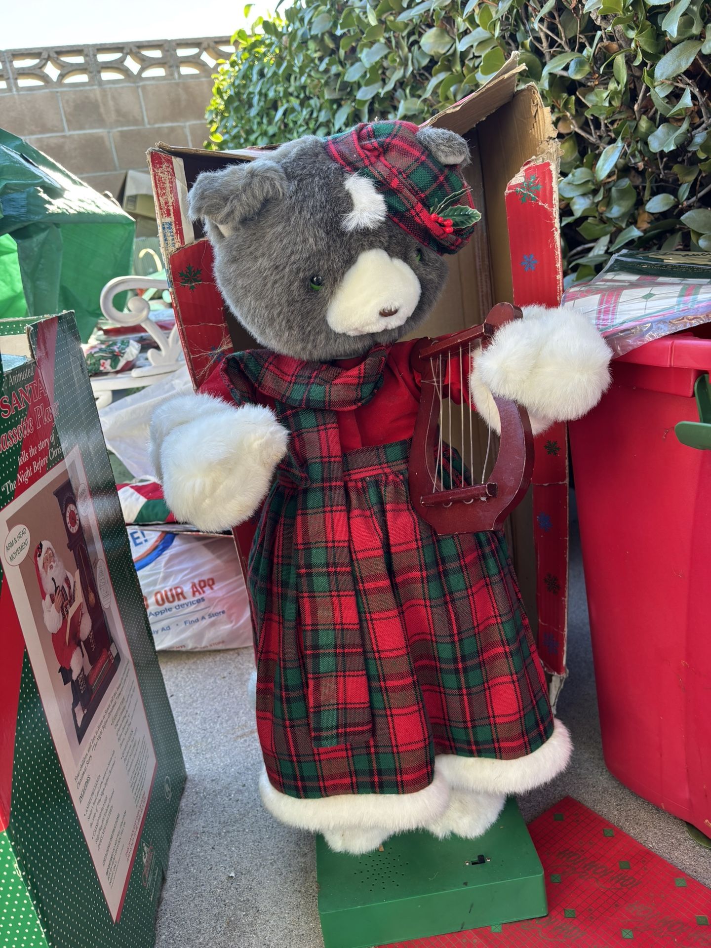 Christmas kitty battery operated she sings and plays the harp