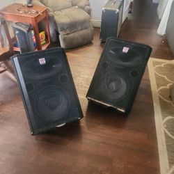 Set Of Rockville Rsm12a Powered Monitors 