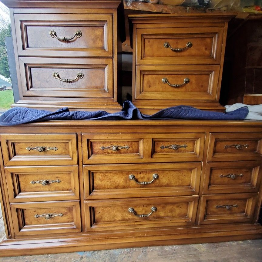 Brand New Mid Century Modern Solid Wood Thomasville Furniture Bedroom Set.  Longboy Dresser. Tallboy Dresser .  Only $425 For All. Av
