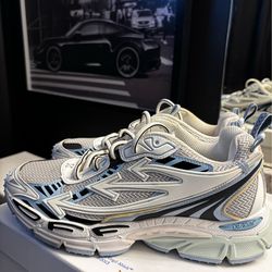 Off White Be Right Back