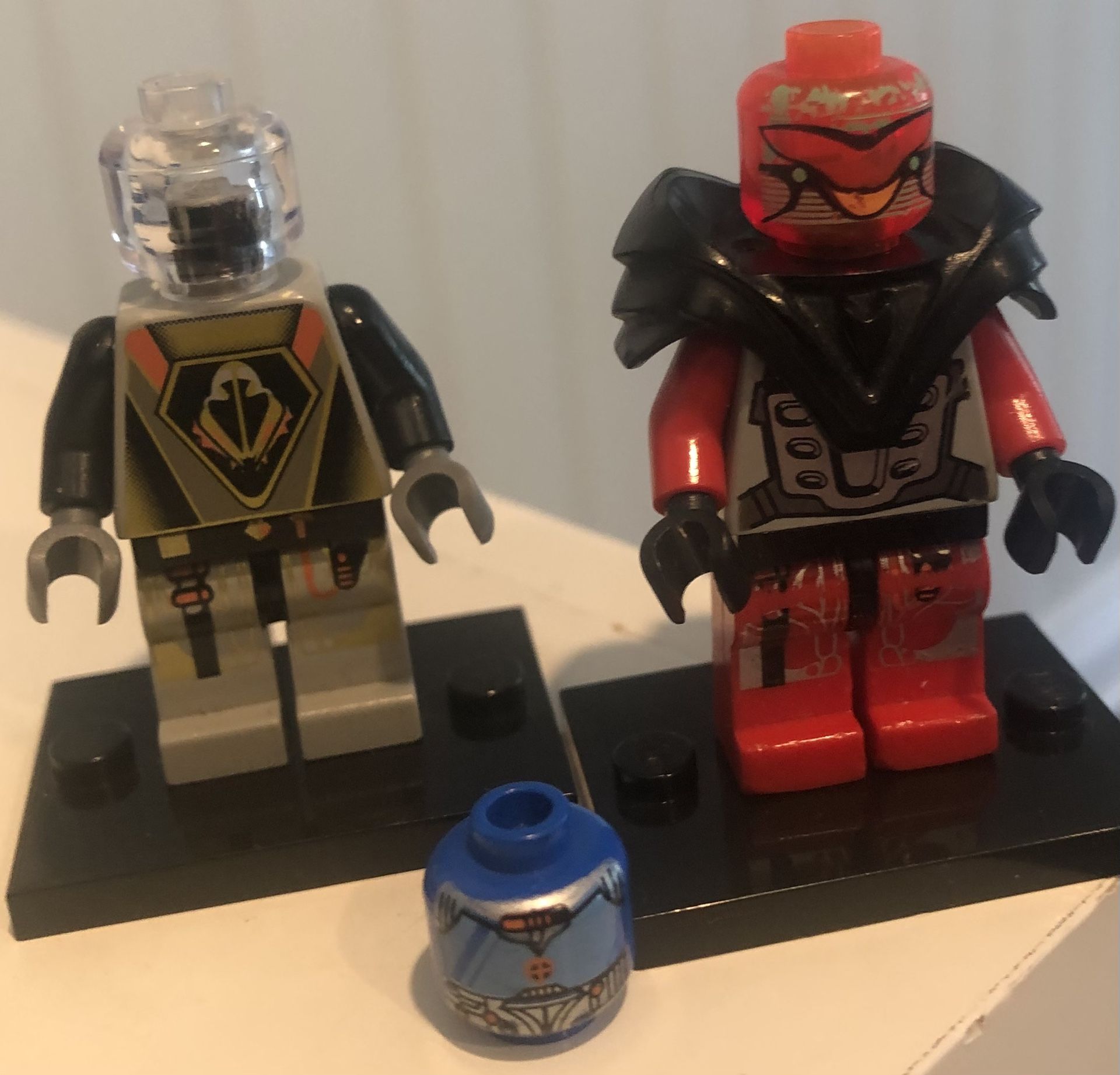 Vintage Lego Space UFO Zotaxian Aliens + Droid Head