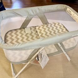 Like New Bay Rockee Bassinet 